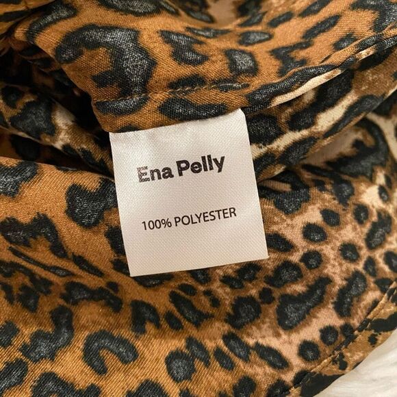 Ena Pelly Button Down Blouse in Cheetah Print Size 6 - Picture 6 of 8